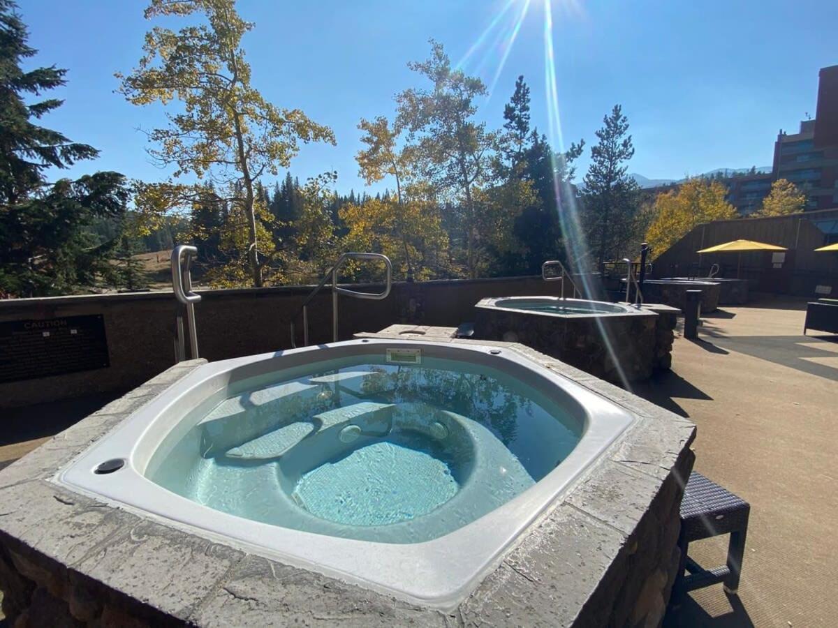 One Bdr Ski In Ski Out Condo ブリッケンリッジ エクステリア 写真